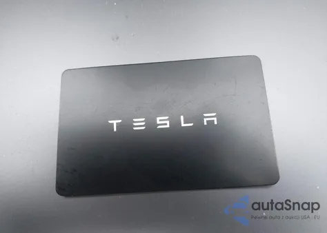 2022 Tesla Model Y Long Range Dual Motor All-Wheel Drive z USA, uszkodzony, nr VIN 7SAYGDEE1NF311104